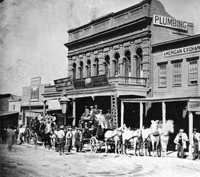 Bureau de Wells, Fargo et Co., C Street, Virginia City, Nevada, de Gems of California Scenery publié par Lawrence et Houseworth, 1866